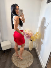 Load image into Gallery viewer, Short Melina
