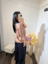 Load image into Gallery viewer, Top button Yuli

