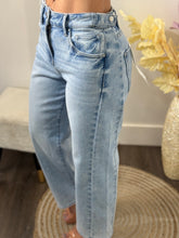 Load image into Gallery viewer, Jean Leo
