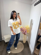 Load image into Gallery viewer, Graphic tee Cristina
