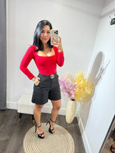 Load image into Gallery viewer, Short Belinda

