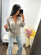 Load image into Gallery viewer, Top button vanesa
