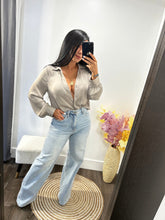 Load image into Gallery viewer, Top button vanesa
