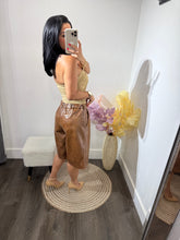 Load image into Gallery viewer, Short leather Samara
