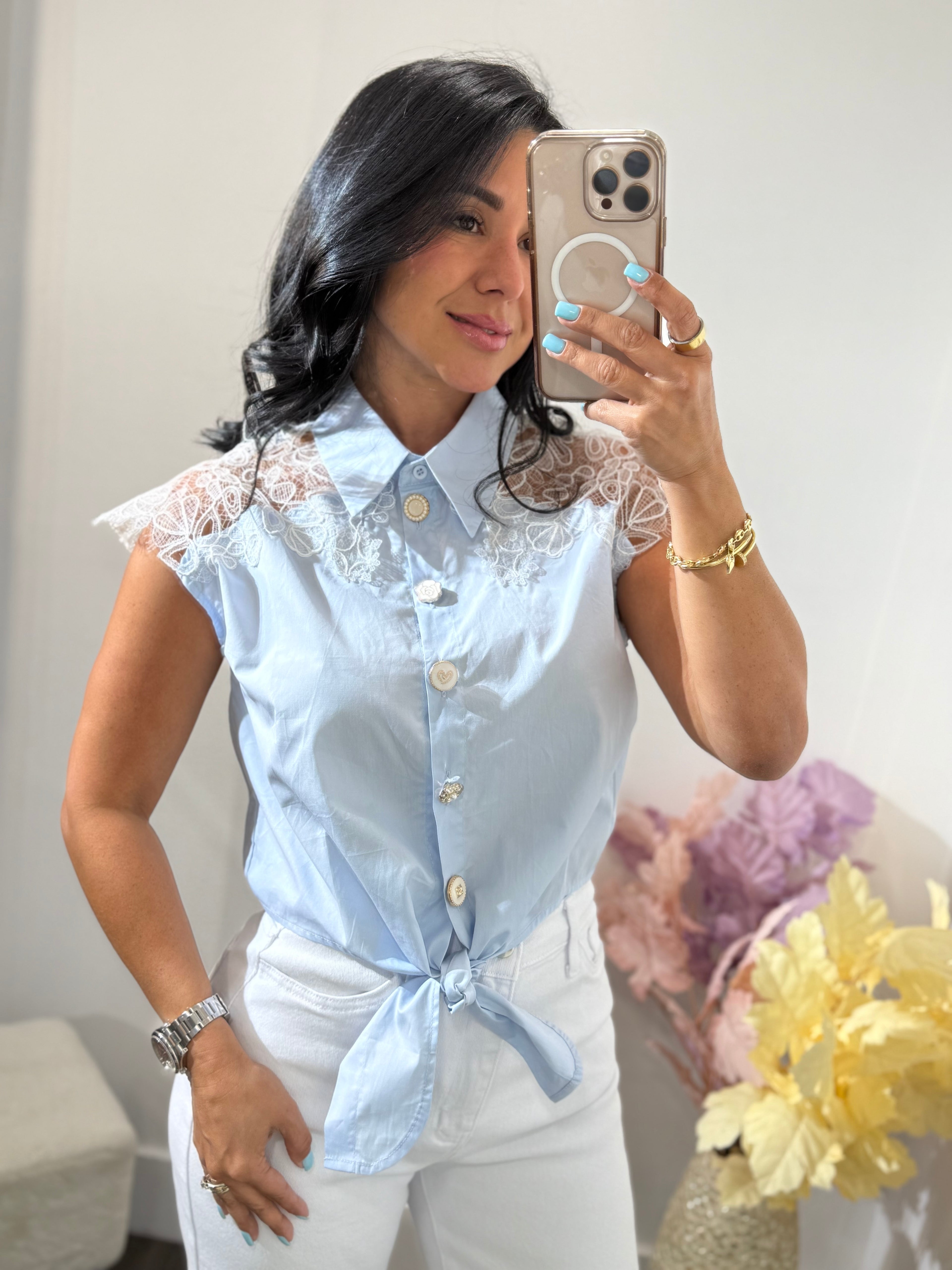 Top button Amalia