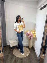 Load image into Gallery viewer, Graphic tee Cristina
