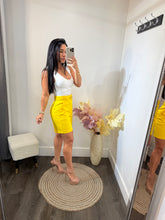 Load image into Gallery viewer, Short Melina
