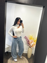 Load image into Gallery viewer, Top Carla
