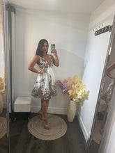 Load image into Gallery viewer, Dress Flowers
