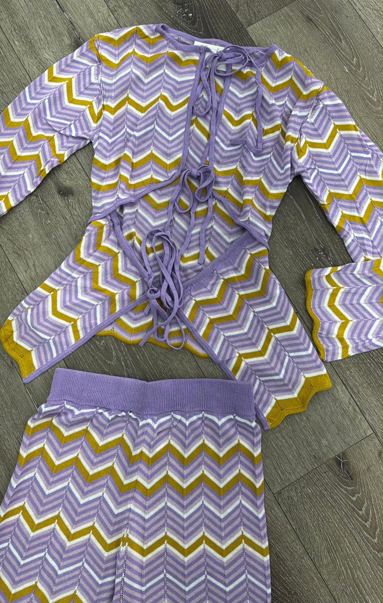 Set Emilia