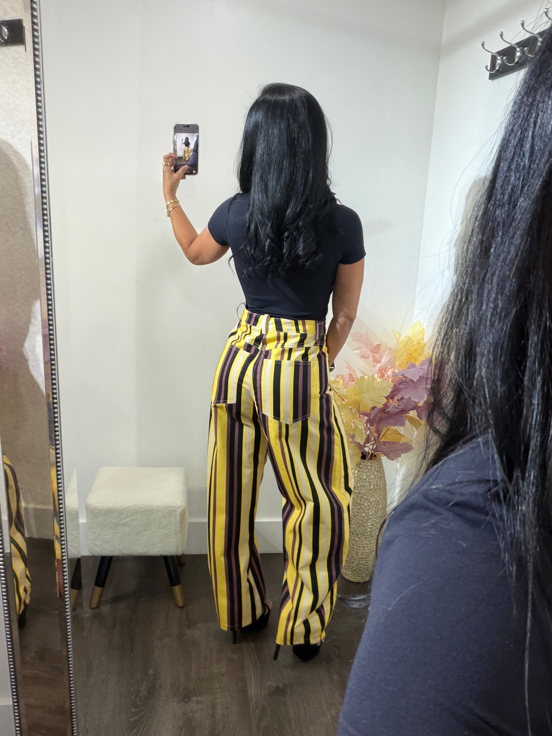 Jean stripped lady