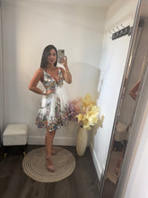 Load image into Gallery viewer, Dress Flowers
