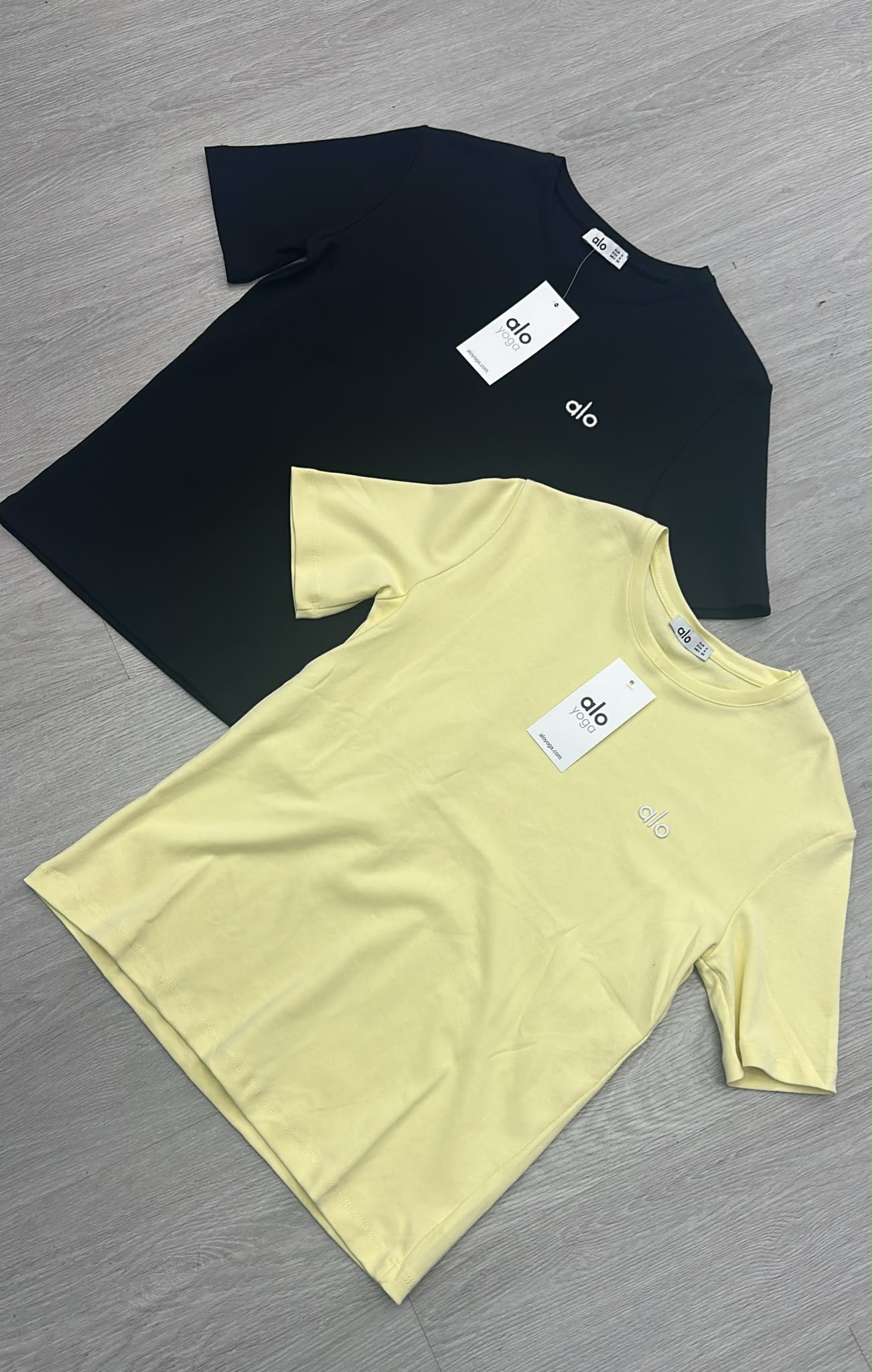 Graphic tee holly