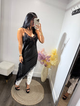 Load image into Gallery viewer, Dress satin Emma
