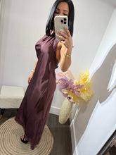 Load image into Gallery viewer, Maxi dress Satin Emi
