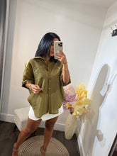 Load image into Gallery viewer, Top button Nadia
