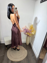 Load image into Gallery viewer, Maxi dress Satin Emi

