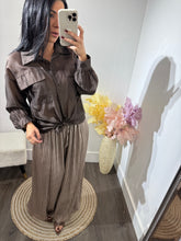 Load image into Gallery viewer, Top button sofia
