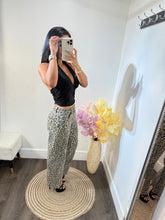 Load image into Gallery viewer, Jean print Barrel
