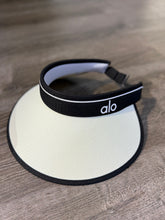 Load image into Gallery viewer, Hat lea
