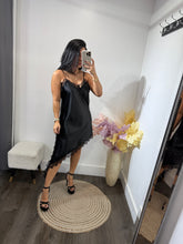 Load image into Gallery viewer, Dress satin Luisa
