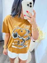 Load image into Gallery viewer, Graphic tee Snoopie
