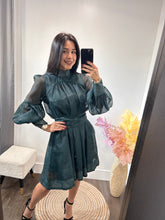 Load image into Gallery viewer, Dress lady
