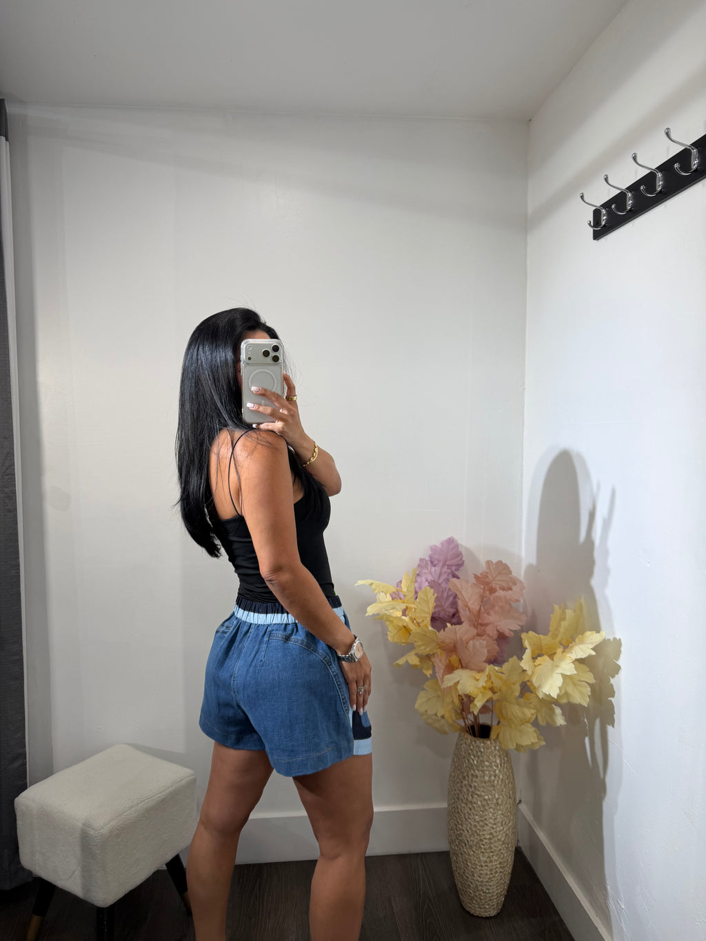 Short antonella