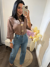 Load image into Gallery viewer, Top button Yuli
