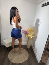 Load image into Gallery viewer, Short Elaine
