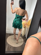 Load image into Gallery viewer, Dress Star

