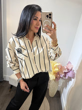 Load image into Gallery viewer, Top button Loana
