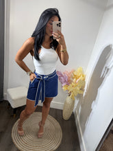 Load image into Gallery viewer, Short Elaine
