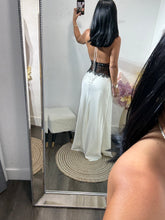 Load image into Gallery viewer, Maxi Dress satin Laila
