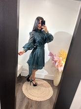 Load image into Gallery viewer, Dress lady
