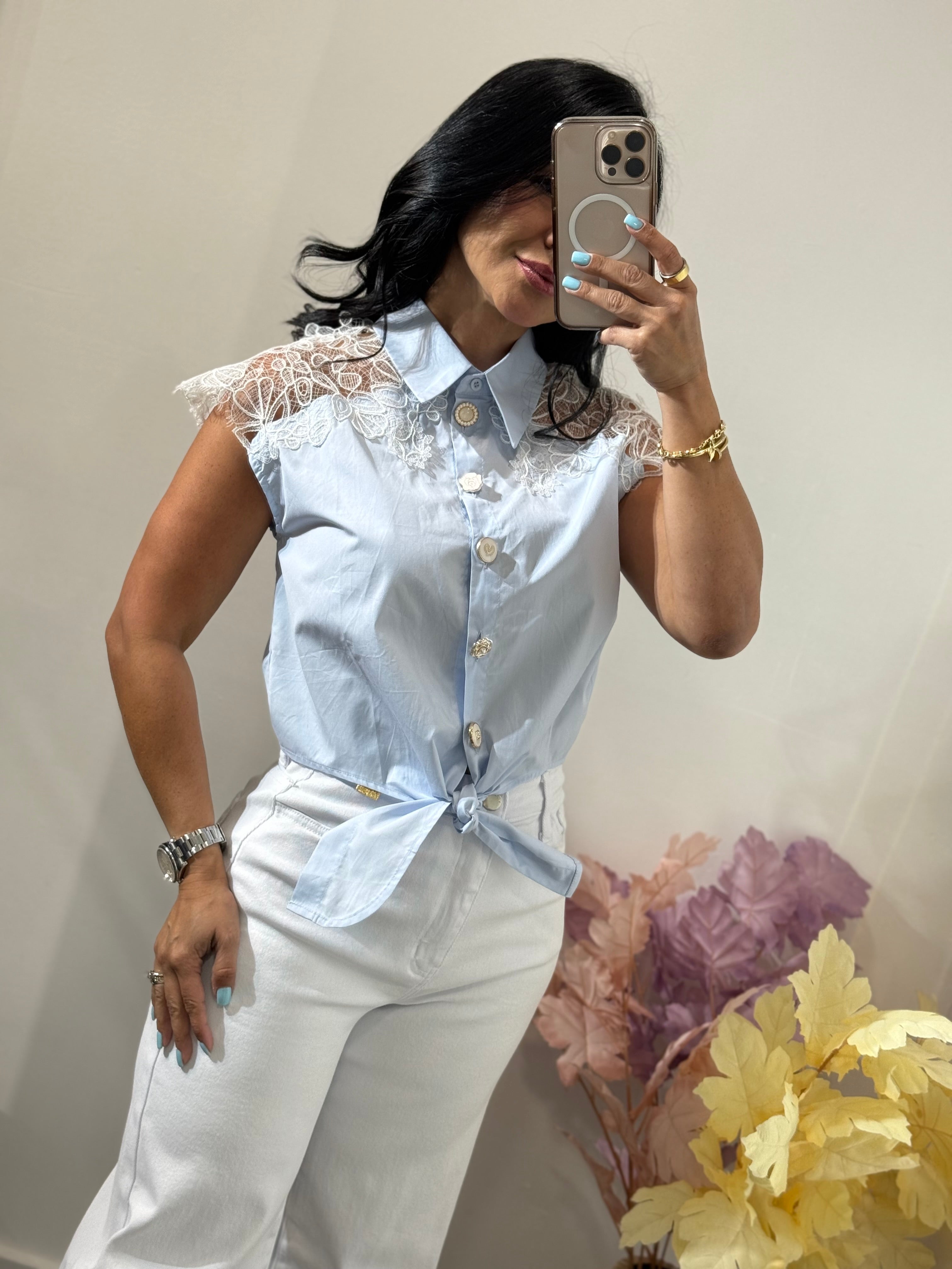Top button Amalia