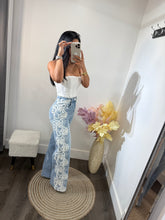 Load image into Gallery viewer, Jean Amanda
