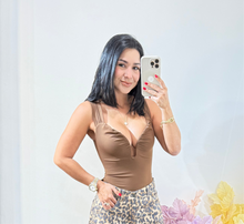 Load image into Gallery viewer, Top Saskia

