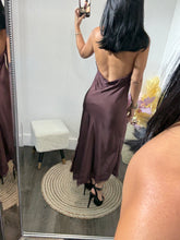 Load image into Gallery viewer, Maxi dress Satin Emi
