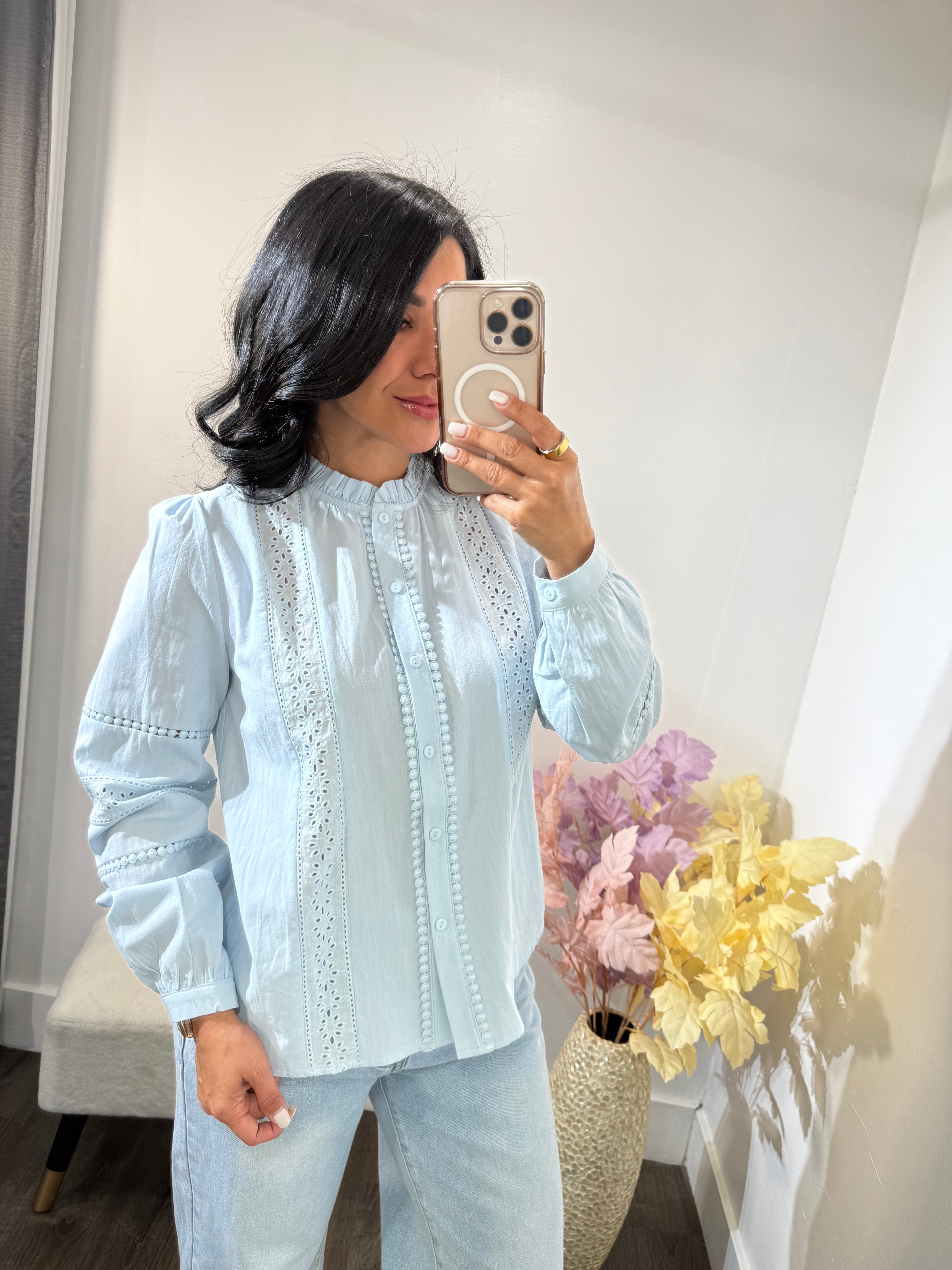 Top button Paula