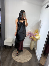 Load image into Gallery viewer, Dress satin Luisa
