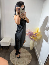 Load image into Gallery viewer, Dress satin Luisa
