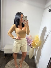 Load image into Gallery viewer, Short Belinda
