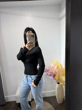 Load image into Gallery viewer, Top Julia
