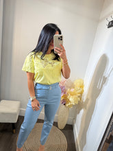Load image into Gallery viewer, Graphic tee Ali
