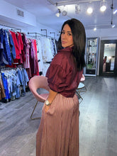 Load image into Gallery viewer, Top button sofia
