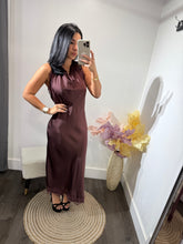 Load image into Gallery viewer, Maxi dress Satin Emi
