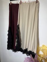 Load image into Gallery viewer, Skirt satin luisa
