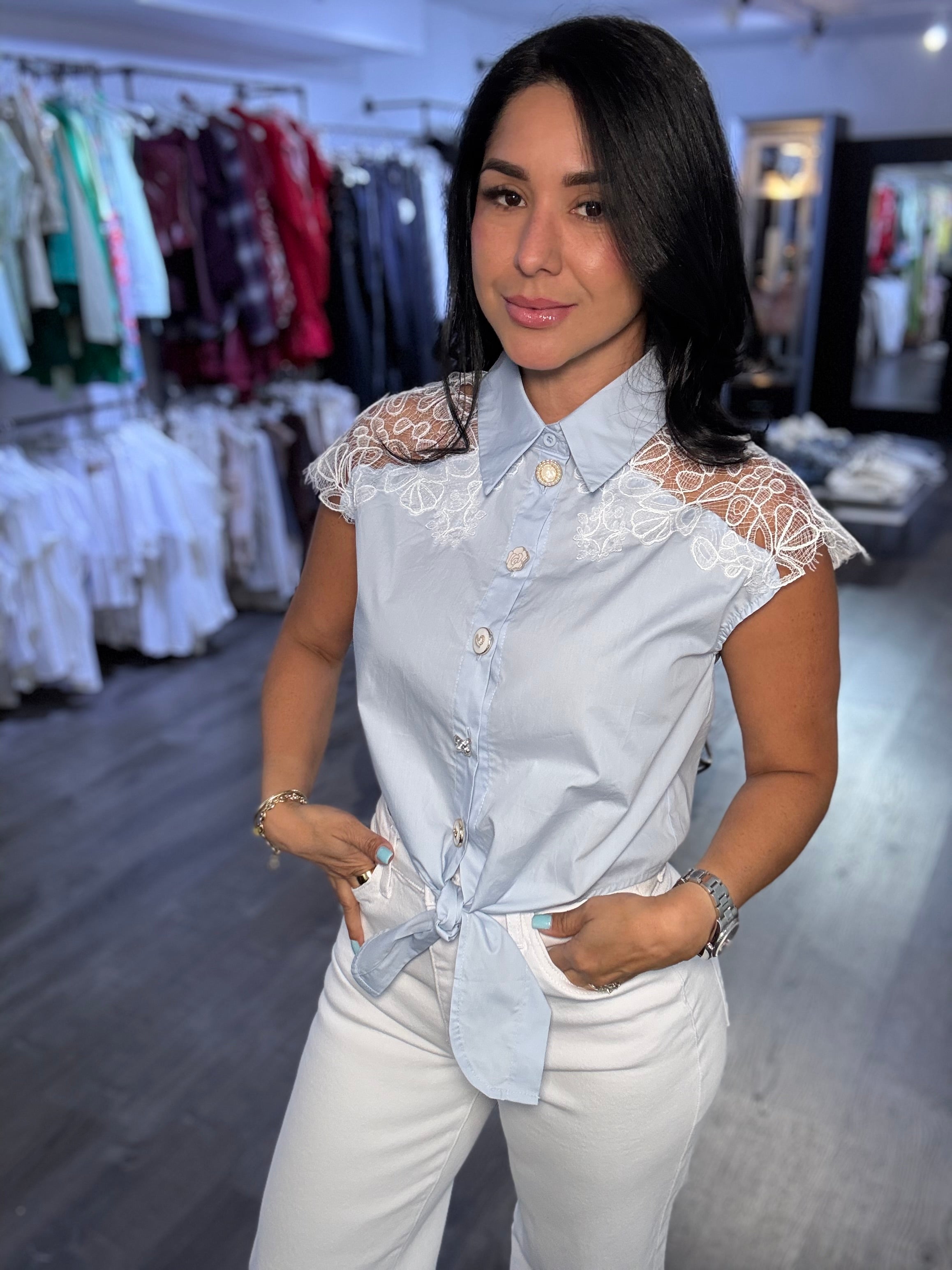Top button Amalia
