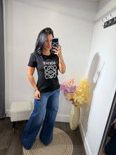 Load image into Gallery viewer, Graphic tee Loana
